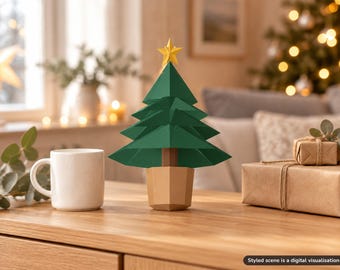 Könnte beinhalten: Ein geometrischer Weihnachtsbaum aus Papier in Dunkelgrün mit braunem Stamm und gelbem Stern als Spitze, der in einem beigen, sechseckigen Topf steht. Der Baum steht auf einer Holzoberfläche neben einer weißen Tasse und Geschenken.