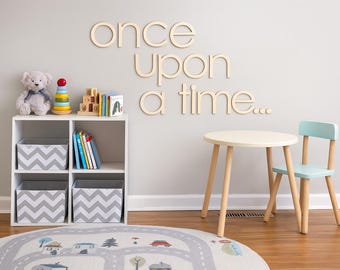 Letras de madera personalizadas para pared: decoración para la hora del cuento en la guardería y el cuarto de juegos, letrero para habitación infantil, decoración de pared con frase de cuento de hadas para el cuarto de juegos