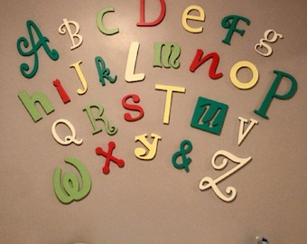 Juego de alfabeto de madera para colgar en la pared - Letras de madera para pared - Arte de pared con alfabeto - Decoración de letras para la biblioteca de la guardería - Pared ABC - Regalo para baby shower
