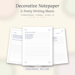 Op de afbeelding: Decoratief briefpapier en mooie schrijfbladen met 44 printbare ontwerpen in US Letter en A4-formaat. De afbeelding toont drie witte vellen met gelinieerde secties, bloemaccenten en handgeschreven tekst, waaronder de zin Little notes for the week ahead.