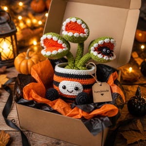 Venus Flytrap Crochet Pattern | Halloween Amigurumi Plant Pot with Spider | Crochet Planter PDF | Spooky Cute Decor | Halloween Gift