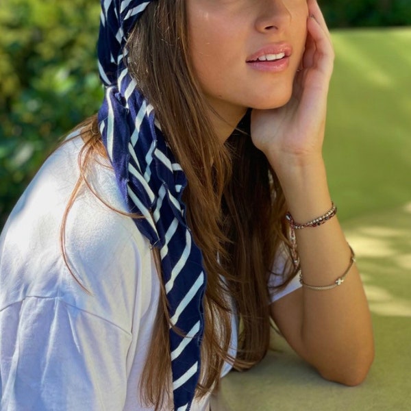 Écharpe Pare-Soleil Bleu Blanc Pour Femme | Vêtements de style nautique | Bonnet de bain | Coiffure moderne avec bord | Chapeau décontracté pour marcher | Fabriqué aux États-Unis