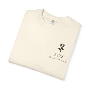 Camiseta Rizz Merchant / Camiseta minimalista con estampado de bolsillo / Camiseta divertida con jerga y colores cómodos / Regalo para él imagen 5
