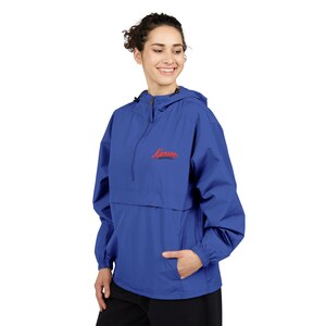 Chaqueta anorak bordada de baloncesto de Kansas, jersey plegable Champion azul, cortavientos con el logo de Kansas, chaqueta para el día del partido, regalo para el aficionado de Kansas imagen 4
