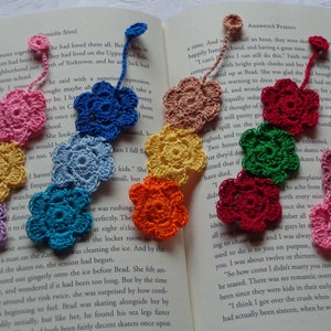 Crochet Flowers Bookmark / Baby Shower Gift / Crocheted Bookmark / Teacher Appreciation Gift / Shower Favors / Handmade Bookmark
