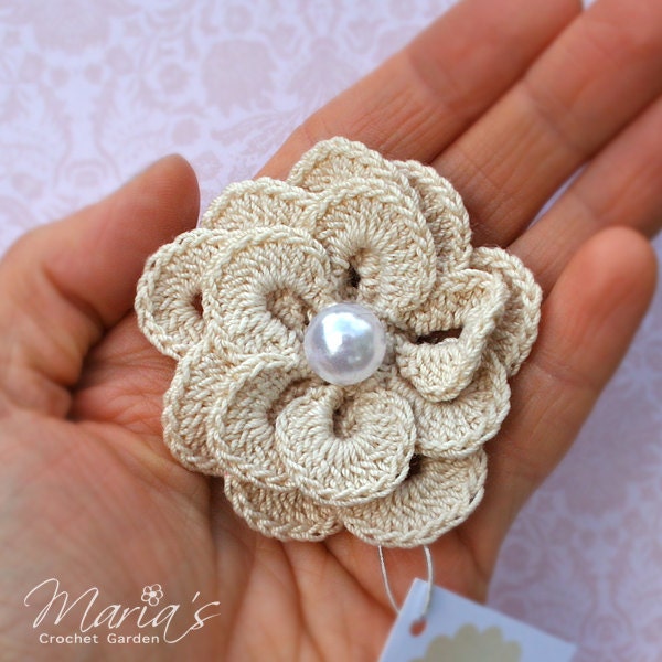 Unique Crochet Flower Brooch with a Pearl / Gift for Her / Gift for Teachers / Gift for Bridesmaids / Wedding Accesory / Vintage Wedding