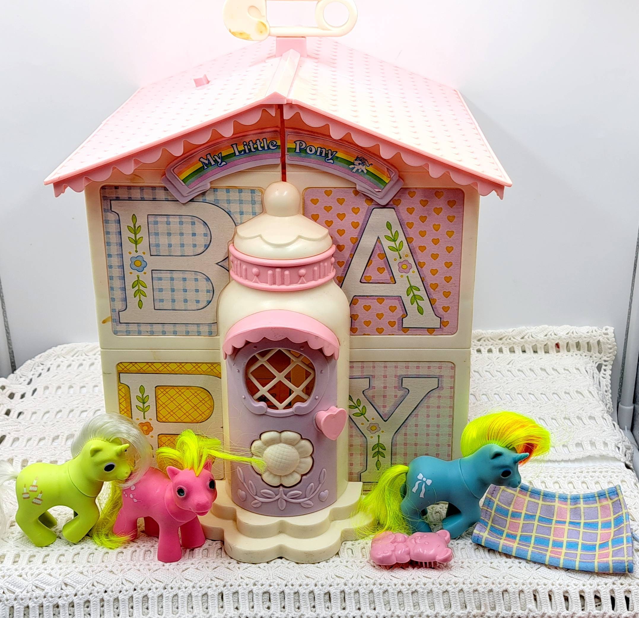 My Little Pony Lullabye Nursery, house for My Little Pony, My Little Ponies  babies, Hasbro playset, 1980s, Beddy Bye, Frosty,Shady,Ribbon