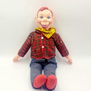 Vintage 1970s Howdy Doody Plush Doll by Eegee Co. – 12" Soft Body Collectible Toy with Scarf