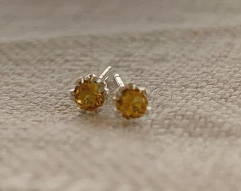 3mm topaz stud earrings / sterling silver, nickel free