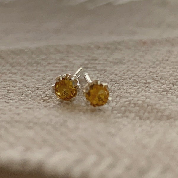 3mm topaz stud earrings / sterling silver, nickel free