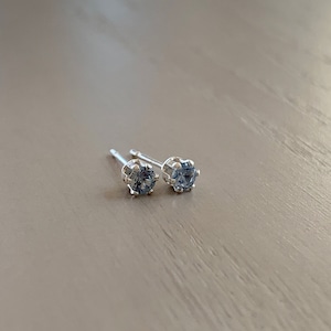 Pendientes de aguamarina de 2 mm / plata de ley, hipoalergénicos