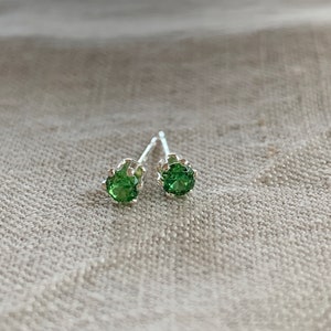 2mm emerald stud earrings / sterling silver, hypoallergenic