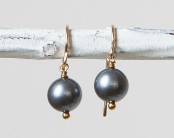 black shell pearl earrings (medium) / dangle earrings, drop earrings