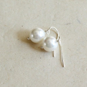 pearl earrings (medium) / dangle earrings, drop earrings