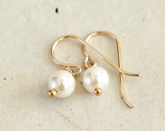 pearl earrings (small) / sterling silver or gold filled / drop earrings, dangle earrings