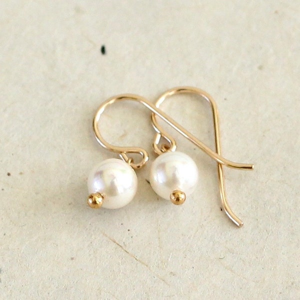 pearl earrings (small) / sterling silver or gold filled / drop earrings, dangle earrings