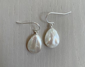 mother of pearl earrings (small) / dangle earrings, drop earrings