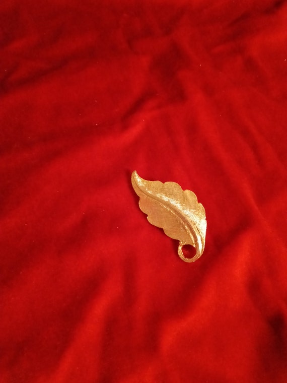 Vintage Goldplated Leaf Pin--C