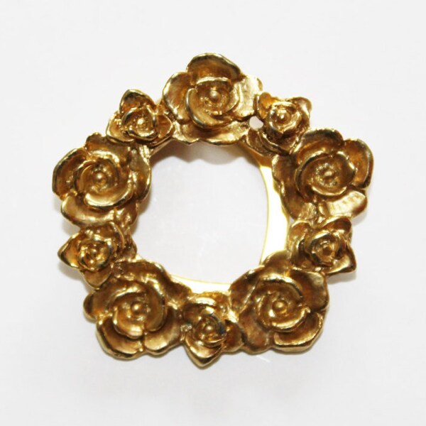 Gold Coloured Roses Wreath Scarf Clip Ring (c1970s)