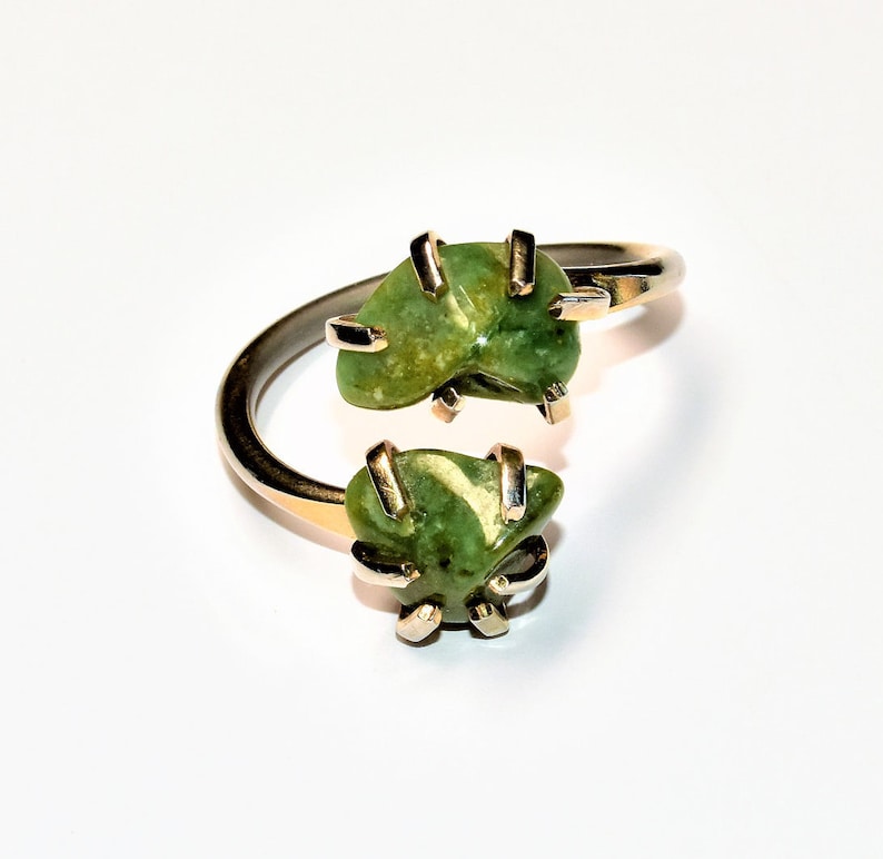 UK Size PUS Size 7.5 c1970s Sarah Cov Canada Duo Green Stones Gold Coloured Adjustable Vintage Statement Ring