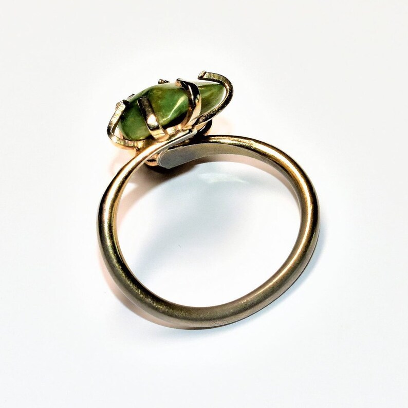 UK Size PUS Size 7.5 c1970s Sarah Cov Canada Duo Green Stones Gold Coloured Adjustable Vintage Statement Ring