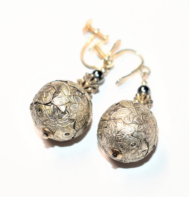 Silver Coloured Floral Patterned Metal Large Ball Dangle Drop Vintage Screw Back Earrings Wedding c1950s