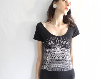 90/Y2K goth-body i stretchjersey med grafiskt Believer-tryck