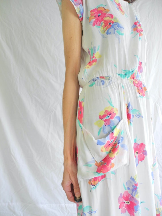 80's does the 40's white watercolour floral print… - image 5