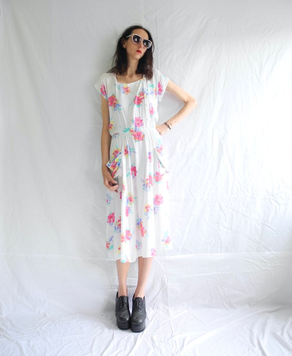 80's does the 40's white watercolour floral print… - image 6