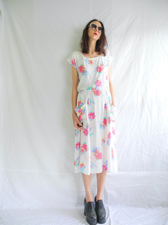 80's does the 40's white watercolour floral print… - image 4