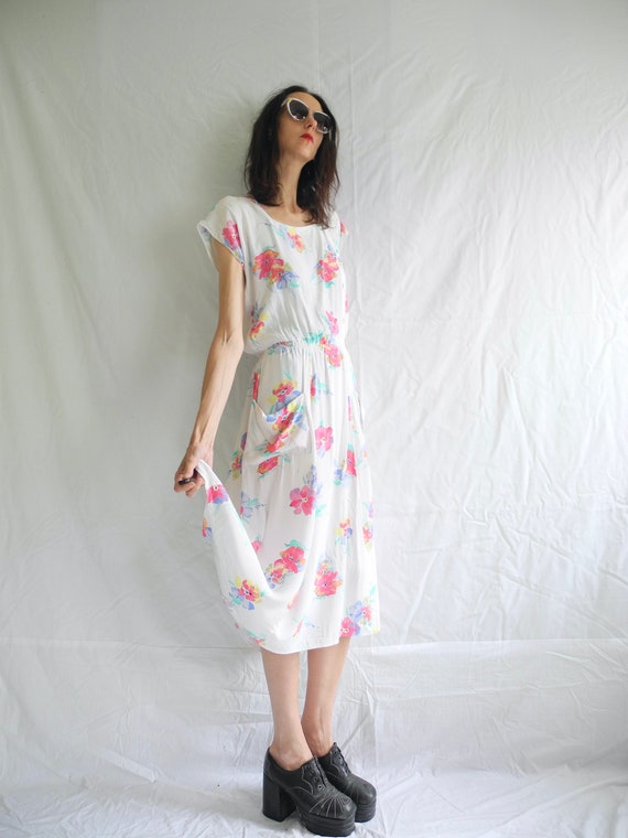 80's does the 40's white watercolour floral print… - image 2