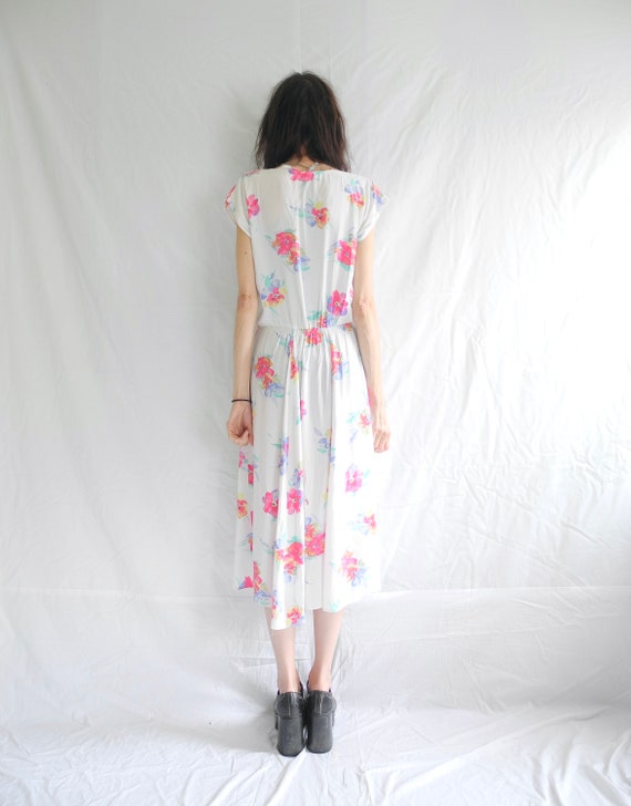 80's does the 40's white watercolour floral print… - image 7