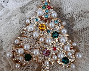Christmas pin,ugly Christmas sweater jewelry,holiday jewelry,Christmas tree jewelry