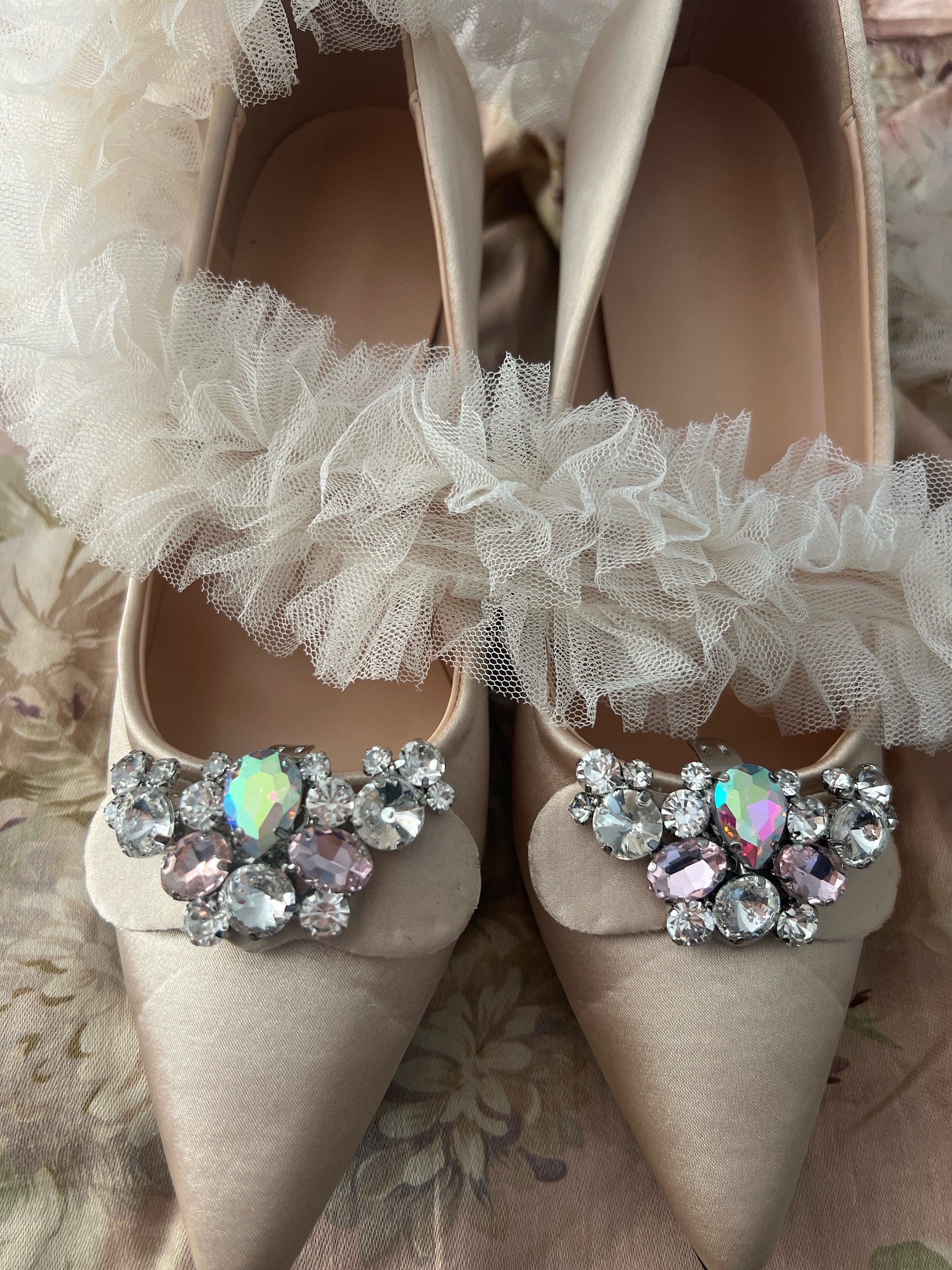 Boucles clip pour chaussures vintage métal doré émail pastel - Jeronine Vintage