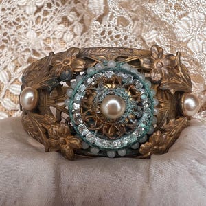 MASU エムエーエスユー　BIJOUX BROOCH(BLUE)　ビジュー MASU（エムエーエスユー）のBIJOUX BROOCH BLUEの通販サイト