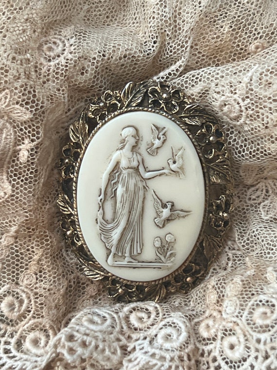 Vintage cameo,glass cameo,goddess,costume jewelry,