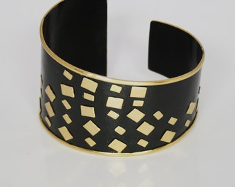 Unique Design and Shape with Beautiful illusion of Gold and Oxidized finish, 'Comet Cuff'