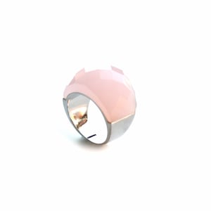 Beautiful pink rose quartz stone in sterling silver setting ring. Fashion cocktail ring in dome style.