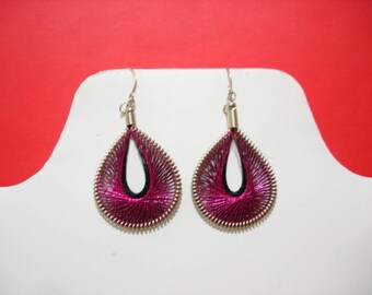 Thread earrings Fuchsia and Black colors PETITE Size