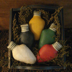 Primitive Nostalgic Set of Five Christmas Lights Ornies