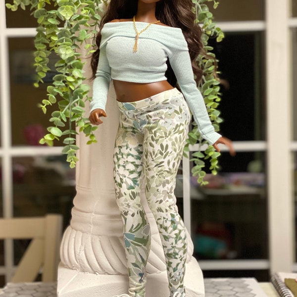 1/3 Pear Body Smart Doll white and green floral leggings