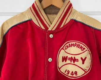 Chaqueta universitaria de baloncesto de 1948, de satén, de los campeones de Nueva York, rara, roja y azul.
