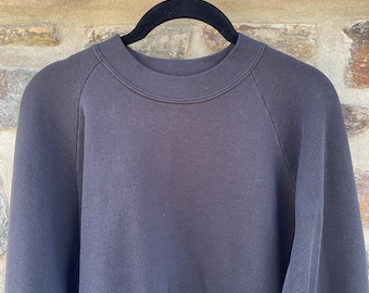 Sudadera con cuello redondo y color negro de los años 90