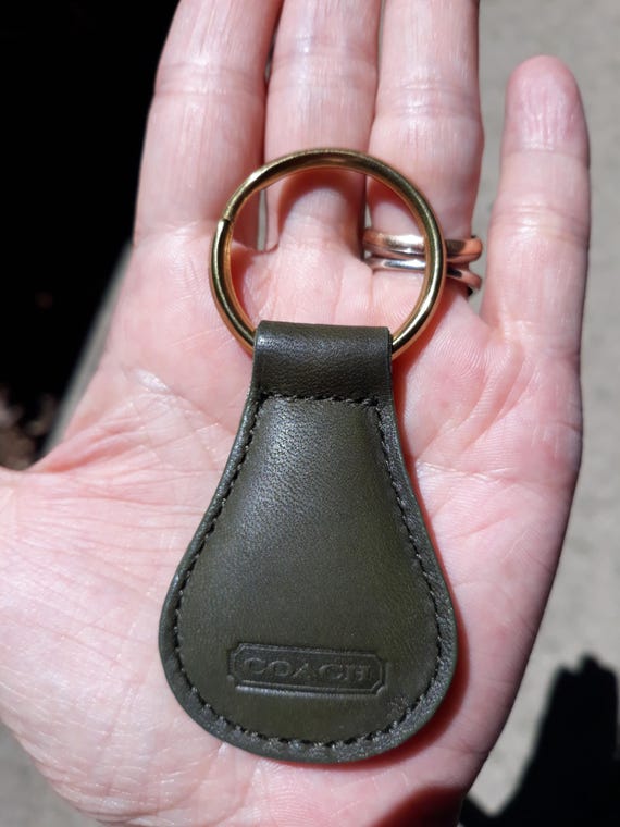 Old Coach City Key Fob Turn Rock Lime