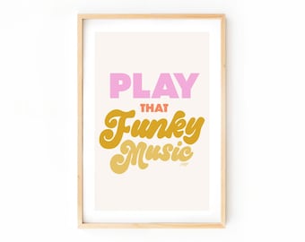 Puede incluir: Impresión artística enmarcada con la frase "PLAY THAT Funky Music" en letras rosas y doradas. El diseño retro se presenta sobre un fondo crema. El marco de madera clara añade calidez a la obra.