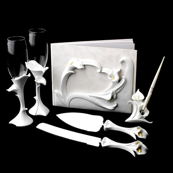 Classic Lily Toasting Flutes Set