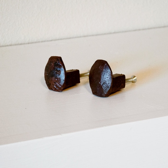 A Guide to Mixing and Matching Cabinet Hardware Finishes
