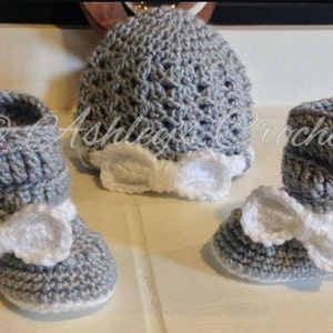 Hat and Slouchy booties set, Baby set, Gift set, slippers, boots, baby boots, crochet hat, beanie, cap, hat and boots, beanie and slippers