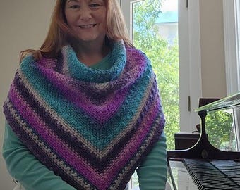 Crochet Cowlette Pattern: Aquila Cowl, Triangular Design, Color Transitions (PDF Pattern)