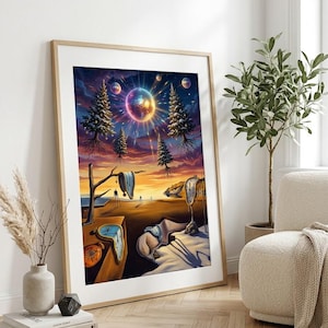 Könnte beinhalten: Ein gerahmter surrealistischer Kunstdruck mit einer leuchtenden Discokugel am Sternenhimmel über schwebenden Kiefern, mit schmelzenden Uhren über einer kargen Landschaft und einer Holzstruktur, alles in lebendigen Farben.